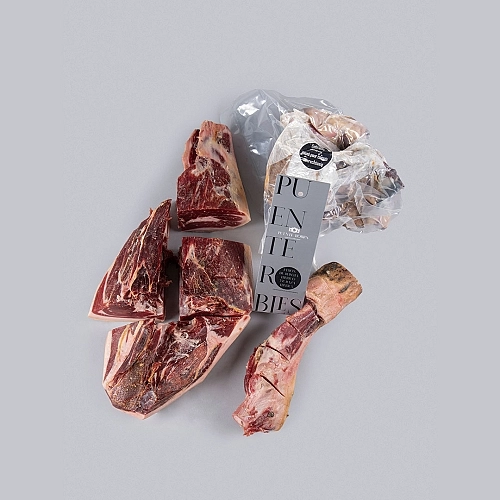 JAMBON IBÉRIQUE BELLOTA (NOURRI AU GLAND) à 75 % RACE IBÉRIQUE (DESOSSE). JAMBON IBÉRIQUE BELLOTA (NOURRI AU GLAND) à 75 % RACE IBÉRIQUE (DESOSSE).